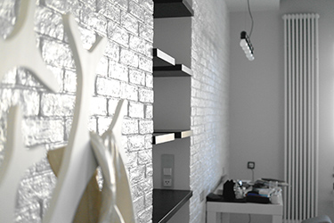 Can you guess that is a faux brick wall? Lots of attention to details made it look like a real one.