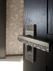 Every detail had to reminisce of classic Oriental style. Here are door handles ordered from China with traditional clouds pattern. Same pattern is also present in kitchen door handles.